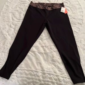 🆕 H&M Sport leggings Women’s Size XL. NWT